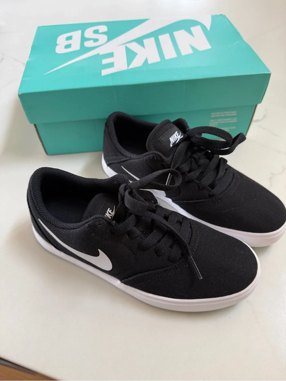Nike sleek low